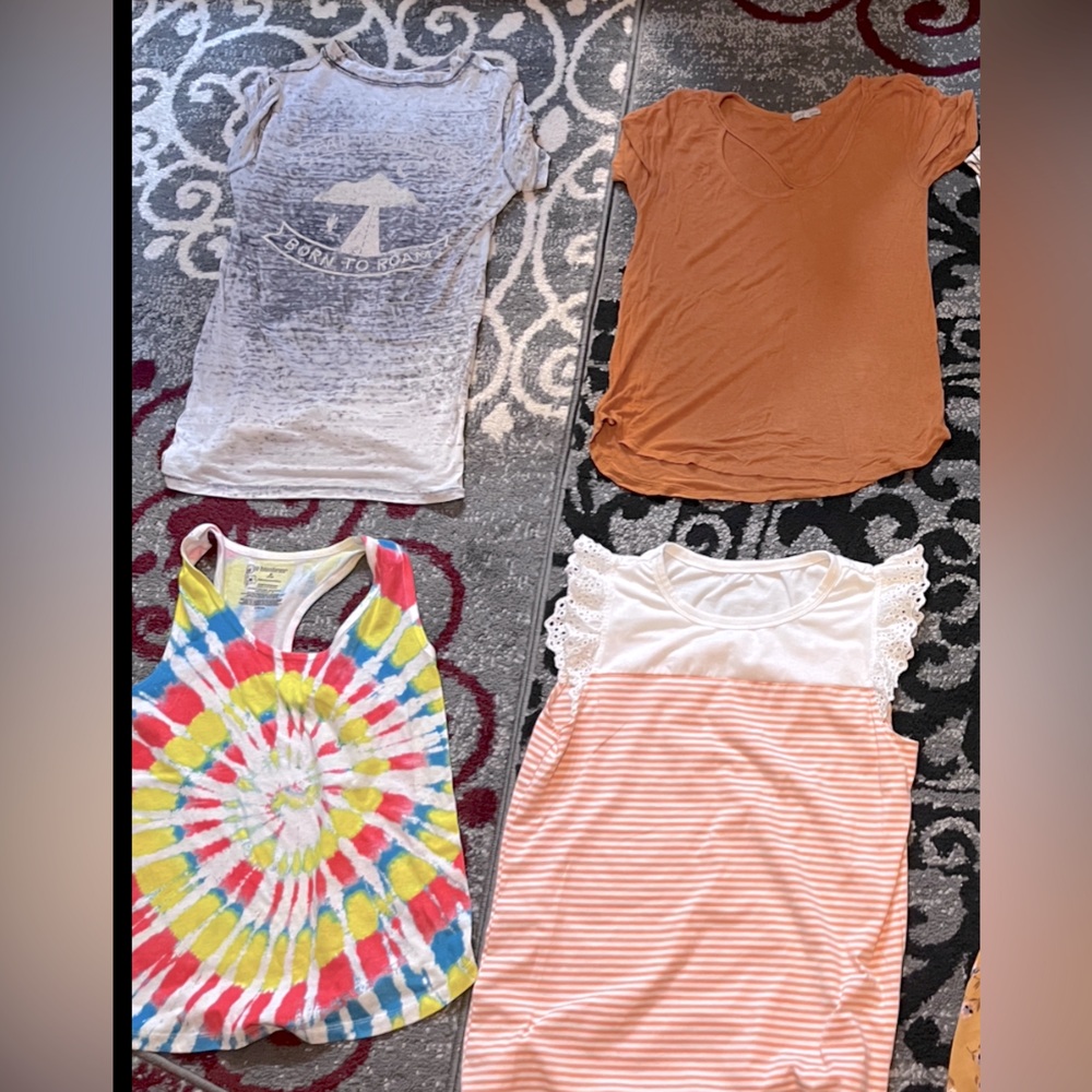 Lot of 4 women’s size small/medium shirts